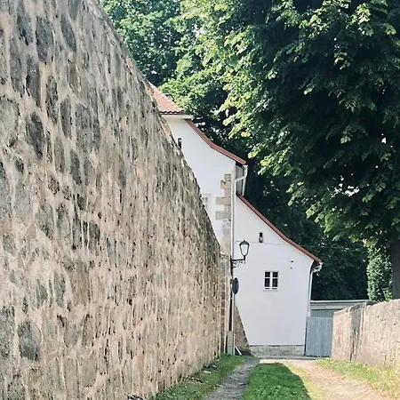 Dom W Murach Villa